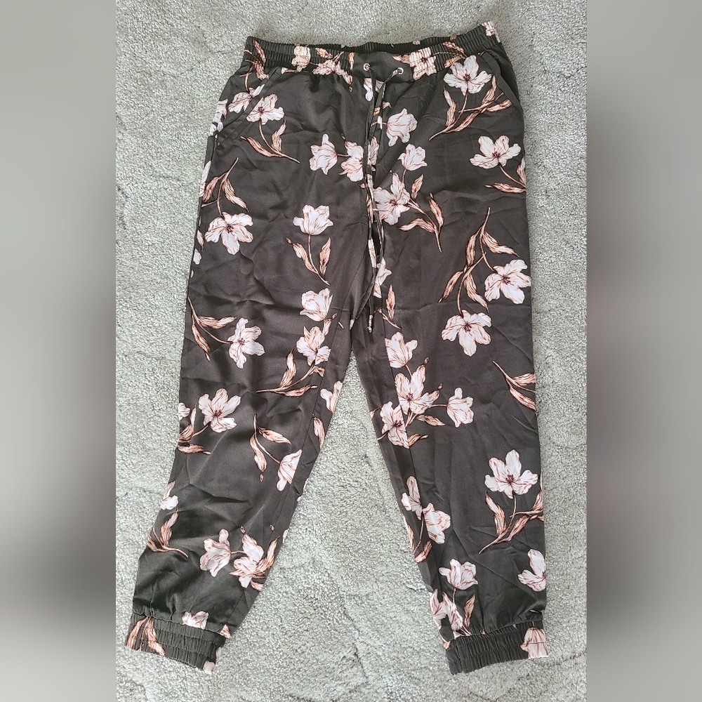 ONE Floral Joggers